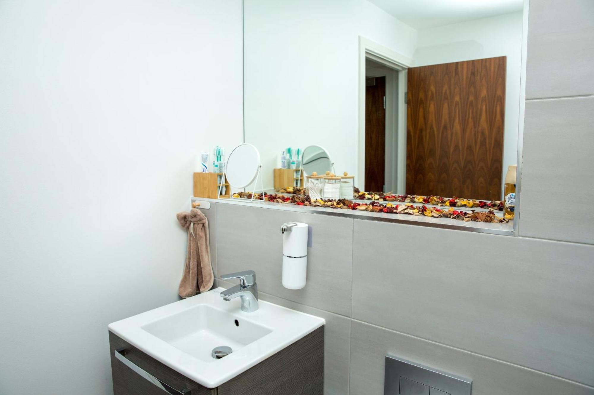 Sweet Stay, 2 Bed Apartment Birmingham Bagian luar foto